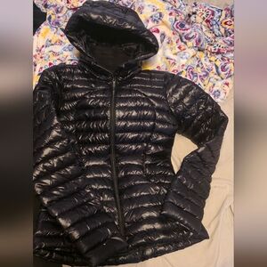 Pack It Down lululemon athletica Shiny Black Puffer Jacket Size 4 Like New Cond.